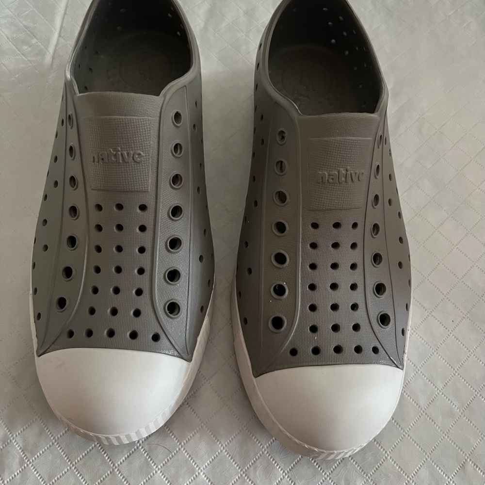 Native Kids Jefferson Slip-On Shoes in Gray with White Toe